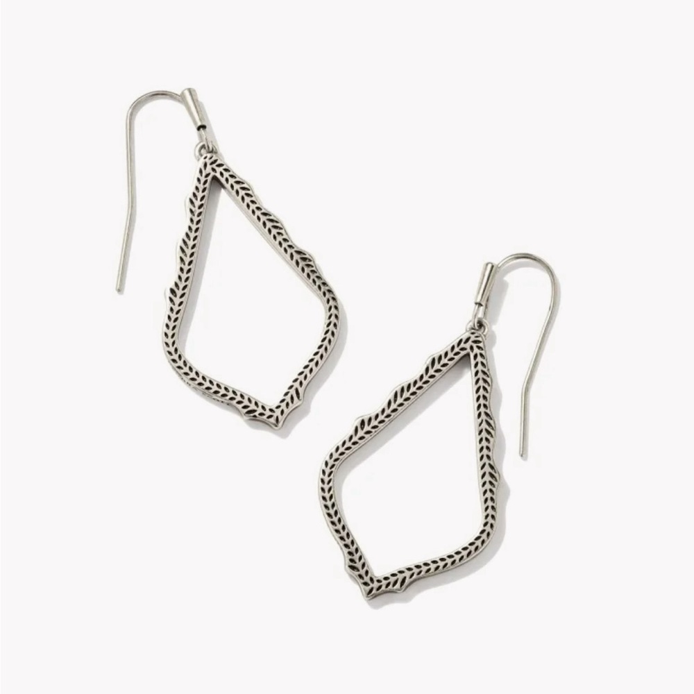 ‼️SOLD‼️ Kendra Scott Sophia Drop Earrings